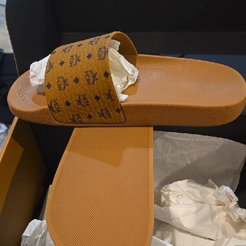 MCM Vibrant Orange Logo Slides - Picture 3 of 4